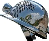 Каска - скульптура абстрактная скульптура из нержавеющей стали на заказ — Сокол